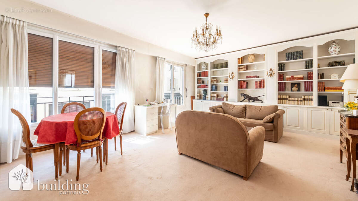 Arc de Triomphe Paris 17ème - Appartement 4 pièces 77,18 m² avec parking - photo 3