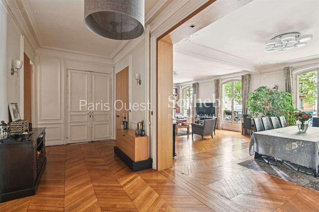 Appartement à NEUILLY-SUR-SEINE