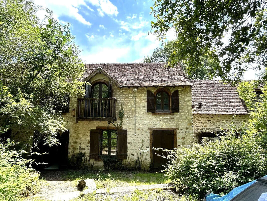 Ancien Moulin à Lignac  -  Propriété sans vis à vis de 249m2 habitables  au coeur de 4 hectares de nature - photo 2