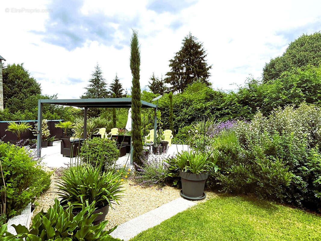 Maison à LA CHAPELLE-MONTBRANDEIX