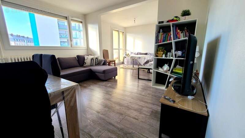 CHARTRES - QUARTIER PRISE - Appartement T2/T3 sécurisé - 53m² avec balcon - photo 3