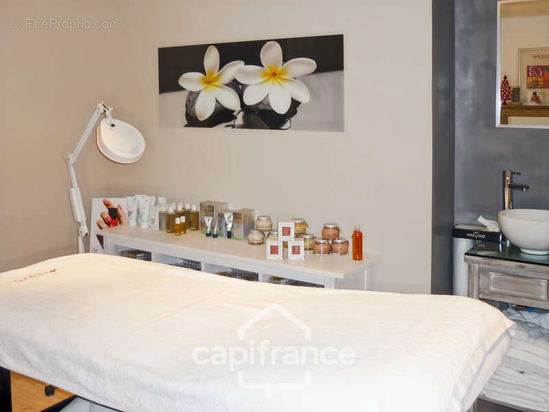 Commerce à VAROIS-ET-CHAIGNOT