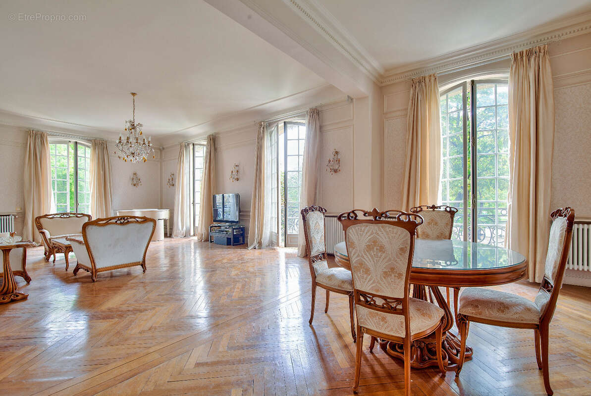 Appartement à PARIS-7E