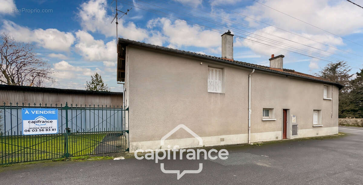 Maison à vendre maison 5 pièces dont 3 chambres VILLIERS (86) Terrain de 1028 m² avec dépendances - photo 4