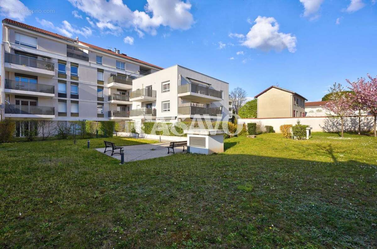 Appartement à DECINES-CHARPIEU
