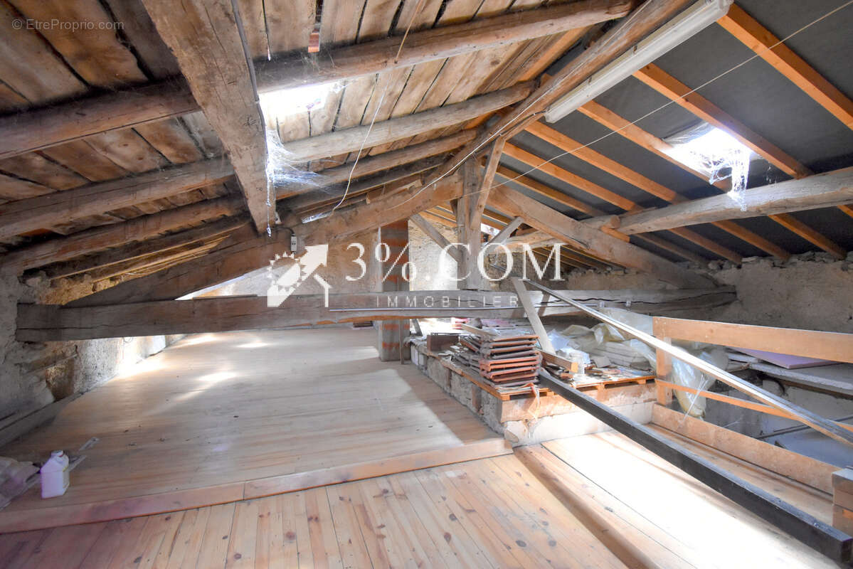 Maison de caractère de 280 m2 à rénover sur un terrain d'environ 950 m2 à FAVIERES - photo 25