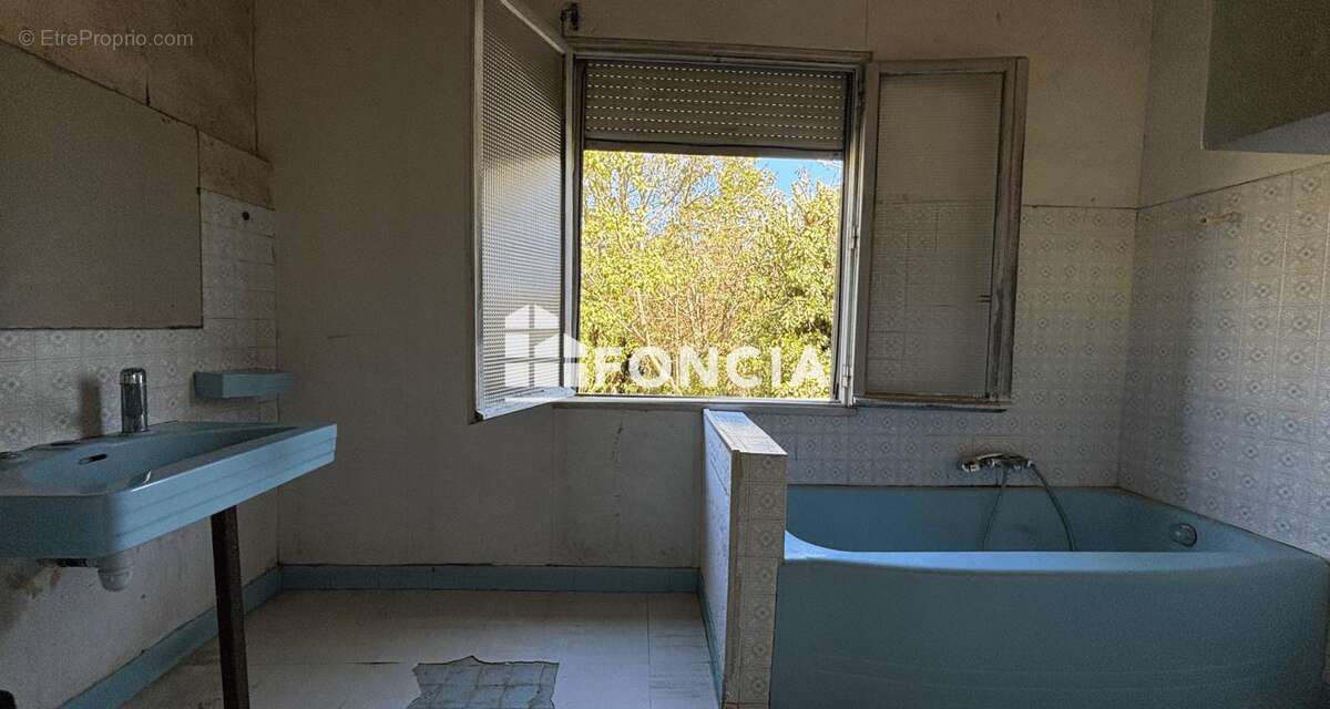 Montpellier Arceaux — Maison de caractère 90 m², jardin arboré, garage et vrai projet de vie à bâtir - photo 6