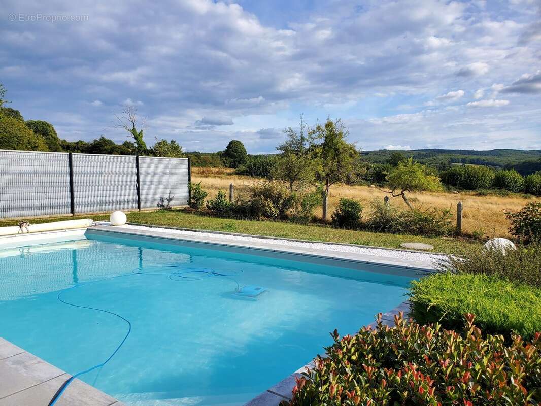 Maison à CHATEAUNEUF-LA-FORET