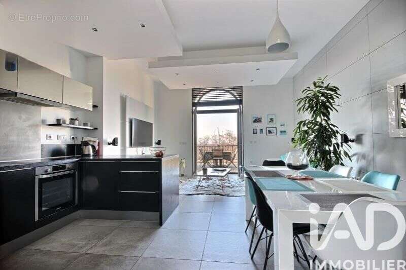 Photo 2 - Appartement à SAINT-JUST-SAINT-RAMBERT