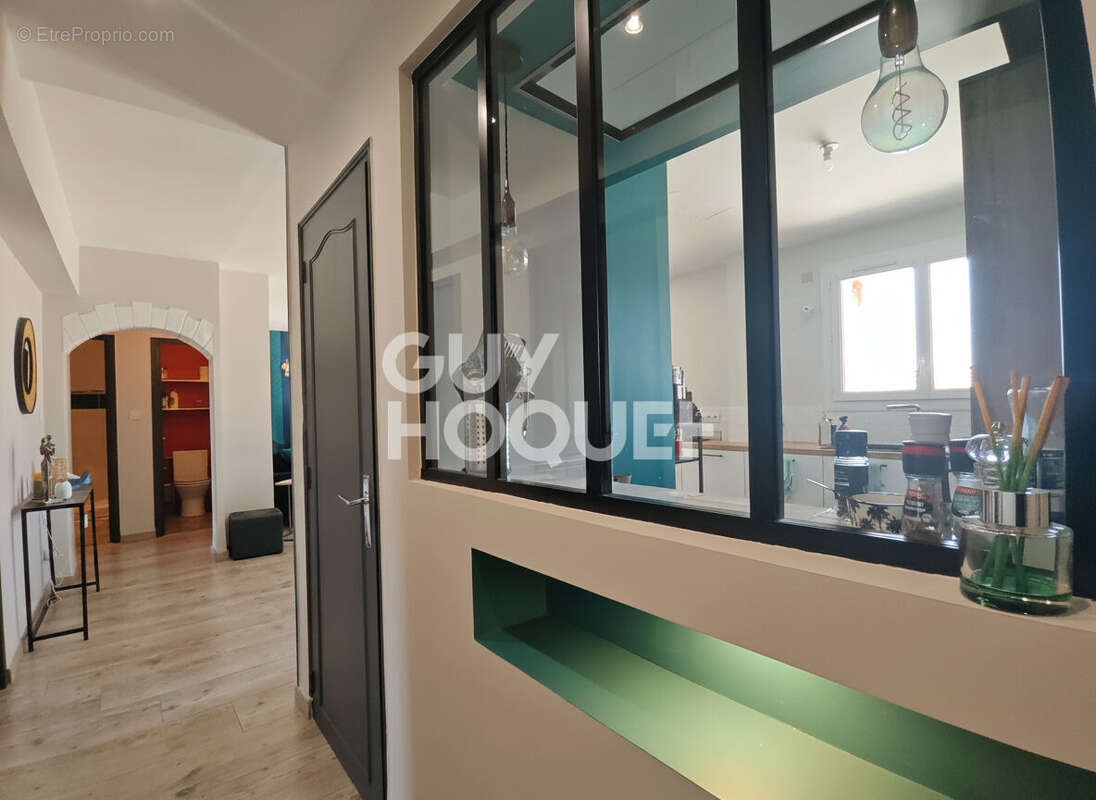 Magnifique T4 de 87m² avec terrasse de 80m² - Proximité Centre-ville - Résidence sécurisée avec ascenseur et garage ! - photo 9
