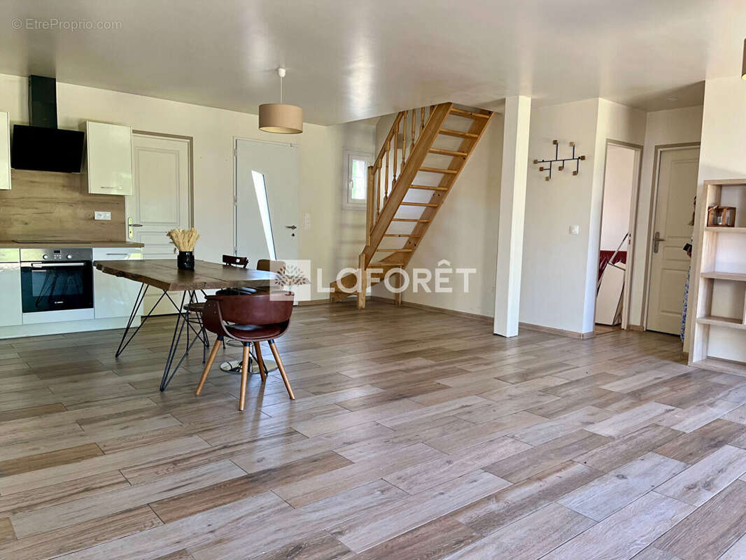 Maison à CIRES-LES-MELLO