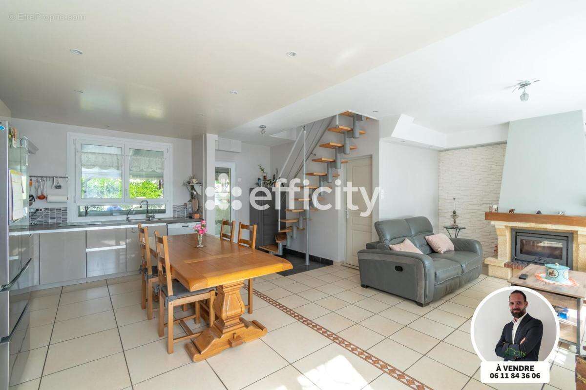 Maison 115 m² à Villeneuve-Le-Roi  - photo 2