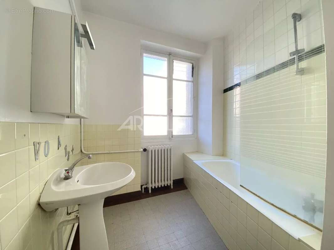 Nantes centre ville Gloriette - T2 avec balcon à rafraîchir - photo 3