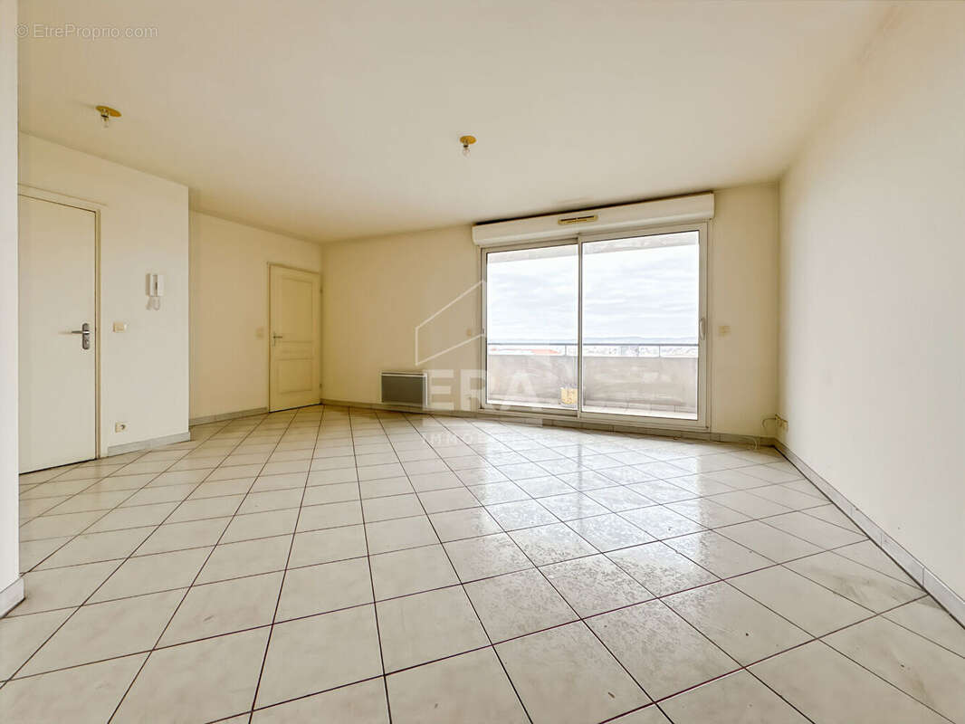 Appartement à MARSEILLE-4E