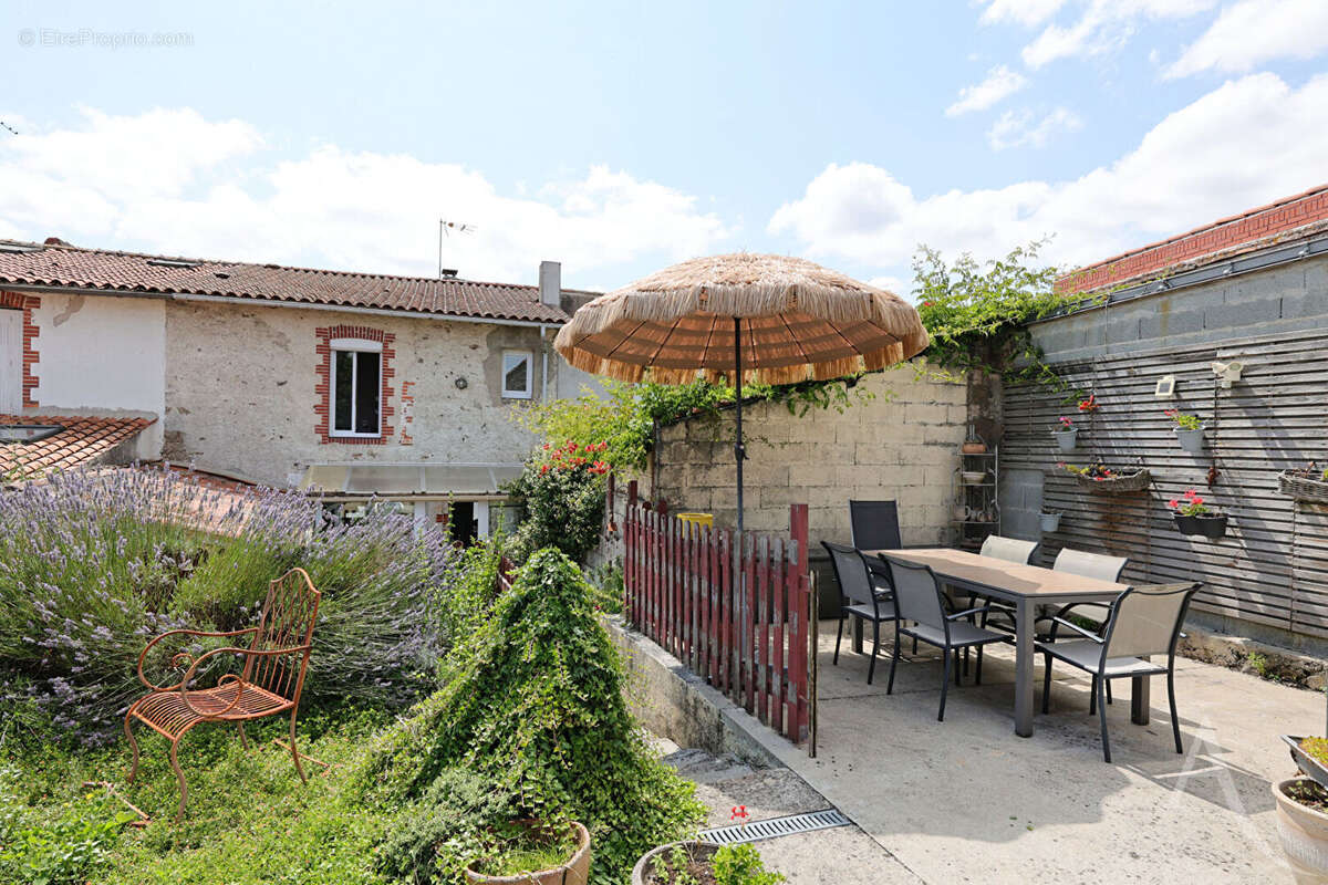 Maison La Bruffiere - photo 6