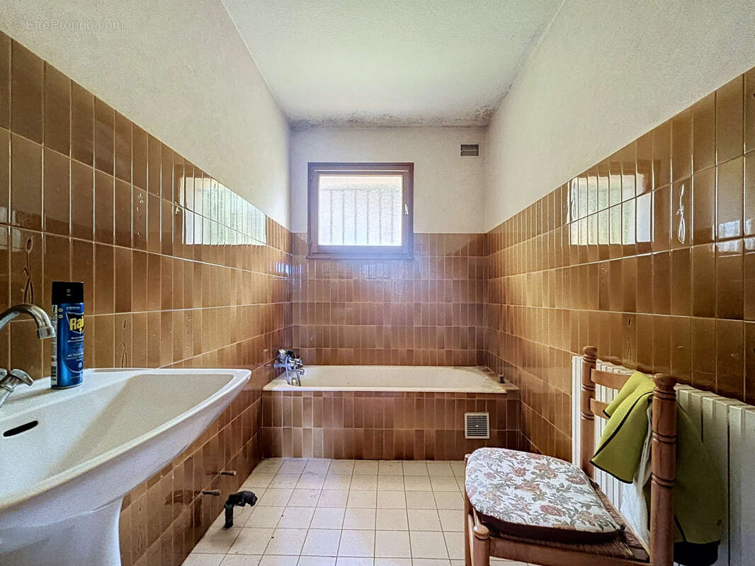 Rumilly - Maison de 115m2 - à rénover sur une parcelle de 1200m2 - photo 10