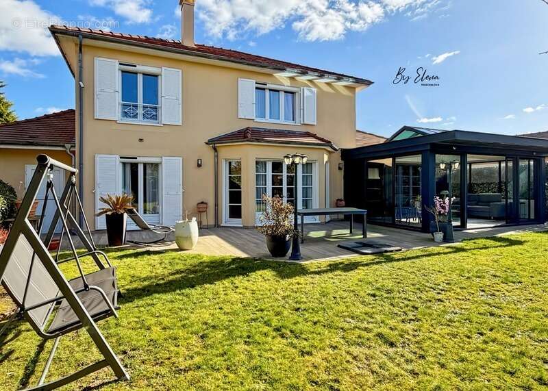 Maison à BUSSY-SAINT-GEORGES