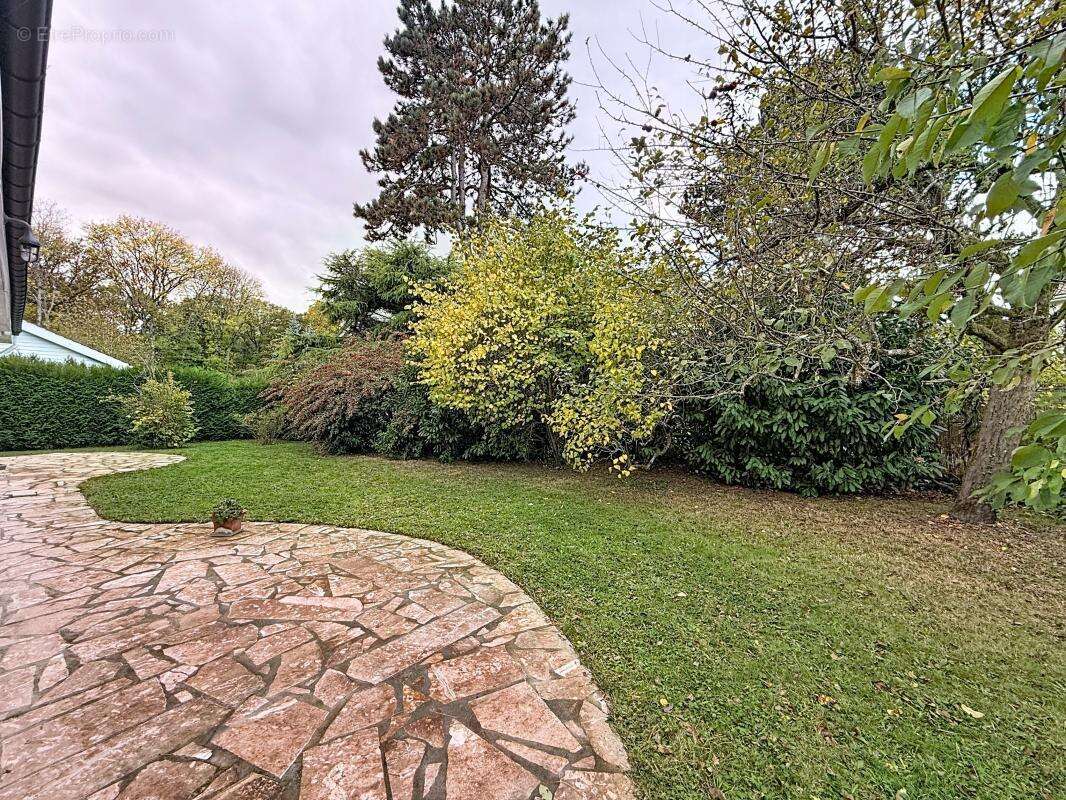 Maison à VOISINS-LE-BRETONNEUX