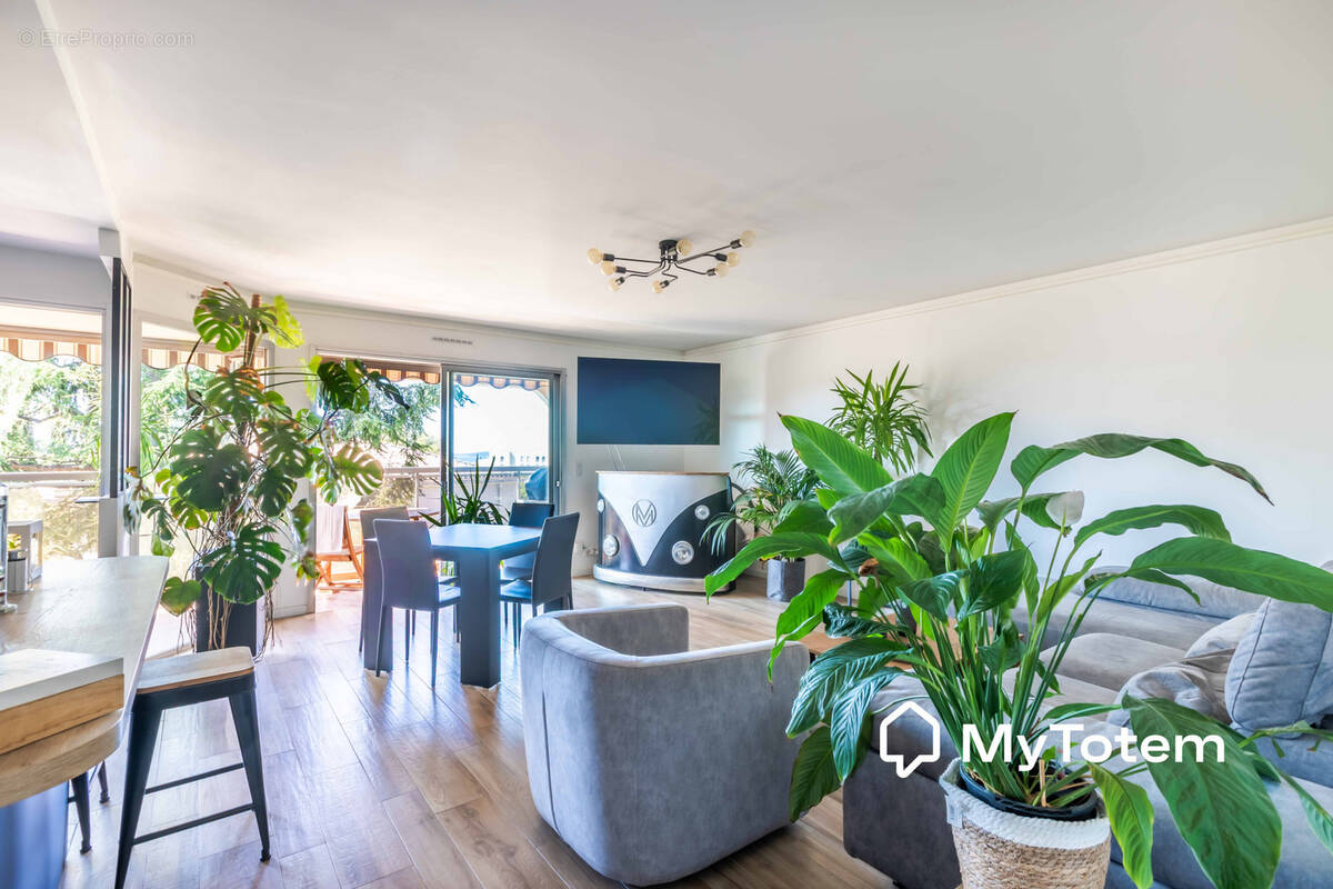 Appartement à SAINT-LAURENT-DU-VAR