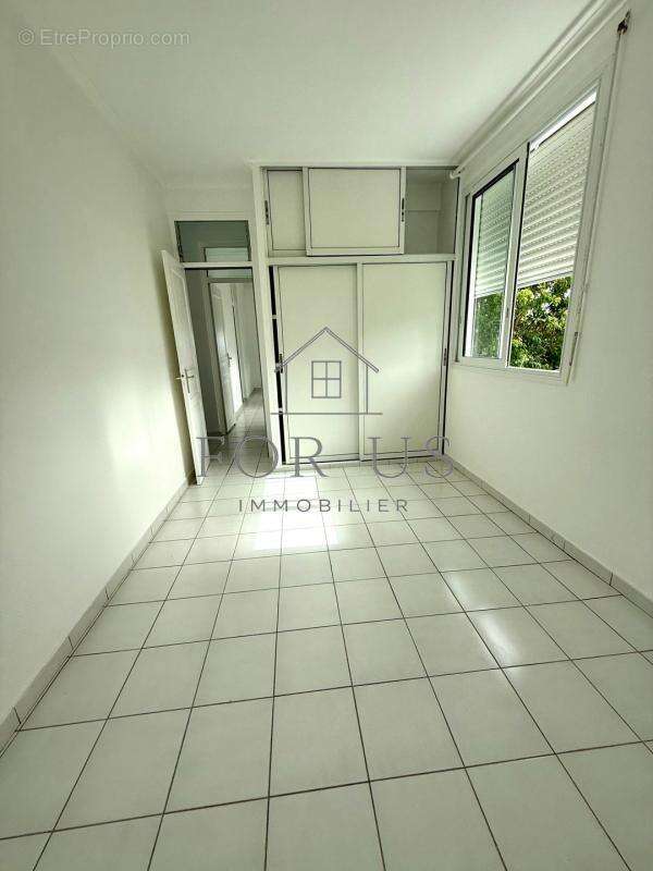 À vendre – exclusivité – maison t5 à sainte-anne (97180) - photo 8