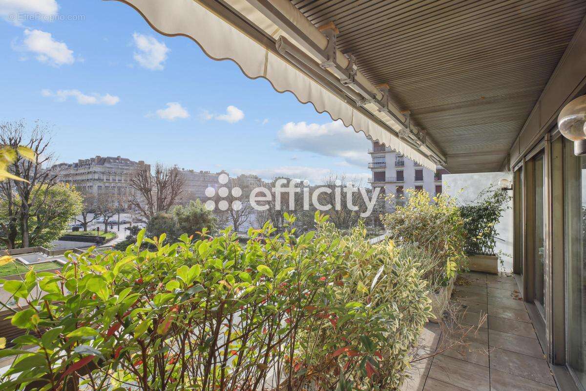 Appartement à PARIS-16E