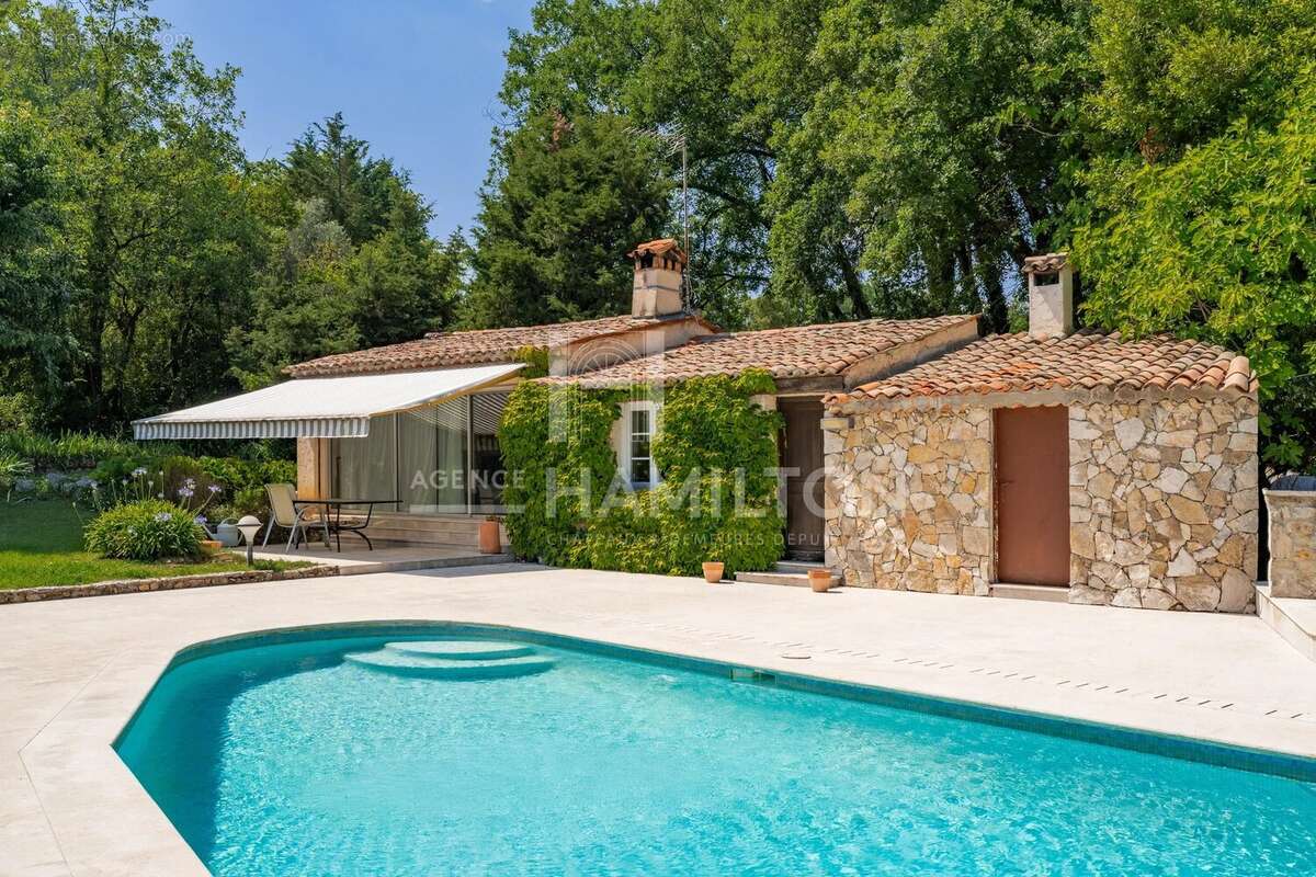 Maison à CHATEAUNEUF-GRASSE