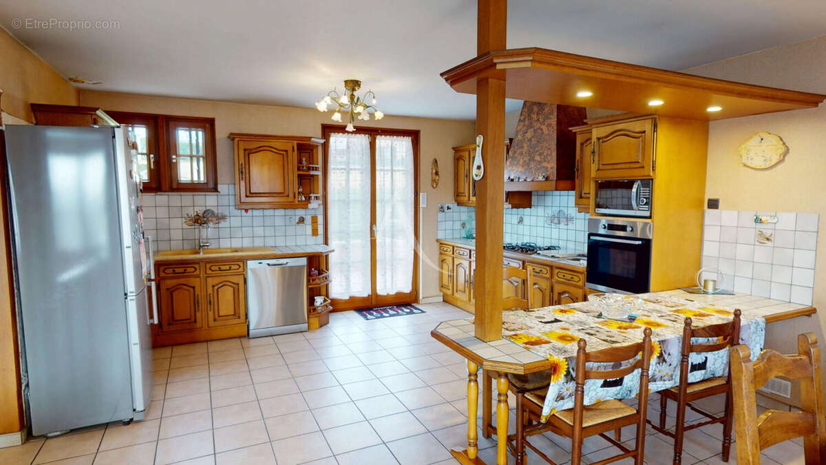 Maison familiale avec entrepôt indépendant : un bien rare aux multiples possibilités - photo 6