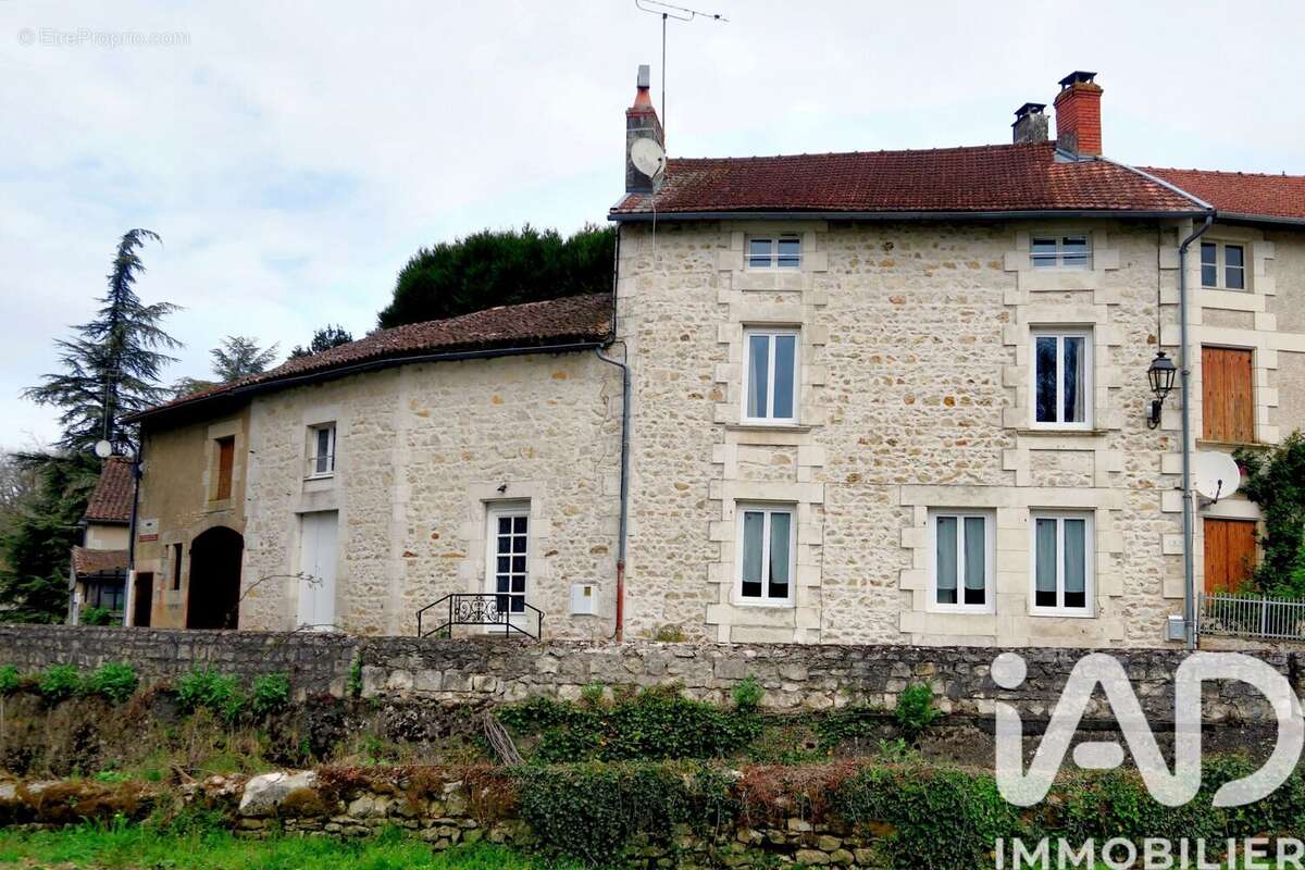 Maison 177 m² à Valdivienne  - photo 2