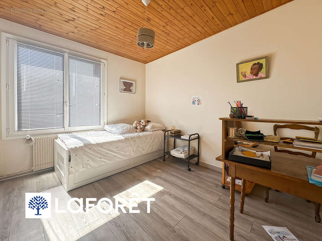 Appartement à SAINTE-GENEVIEVE-DES-BOIS
