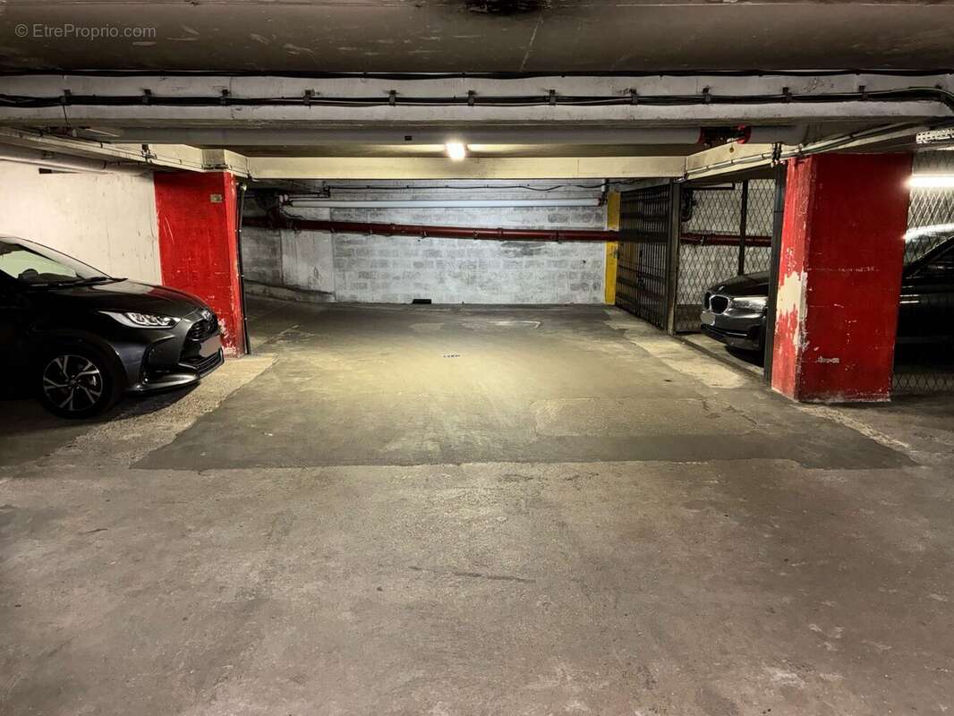Parking 11 m² à Paris-17e  - photo 2