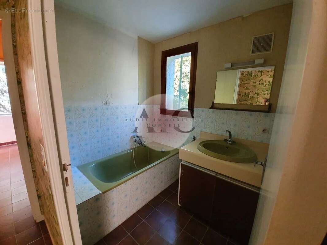 Maison à TOURRETTES