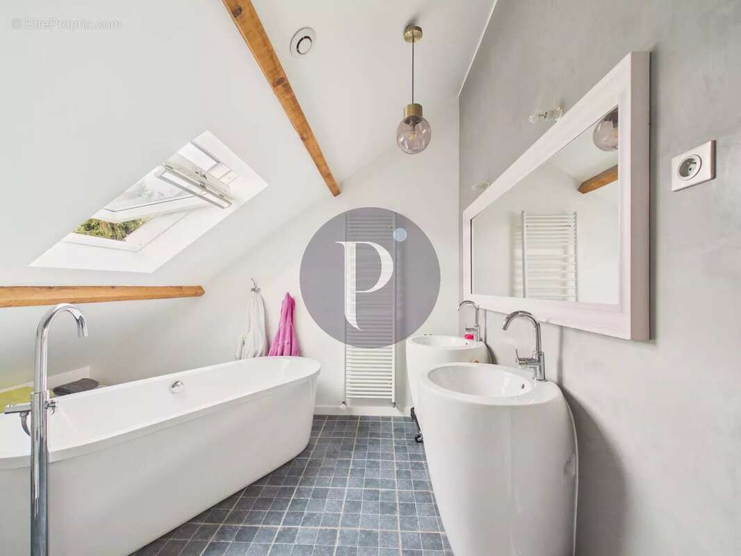 Maison à VERRIERES-LE-BUISSON