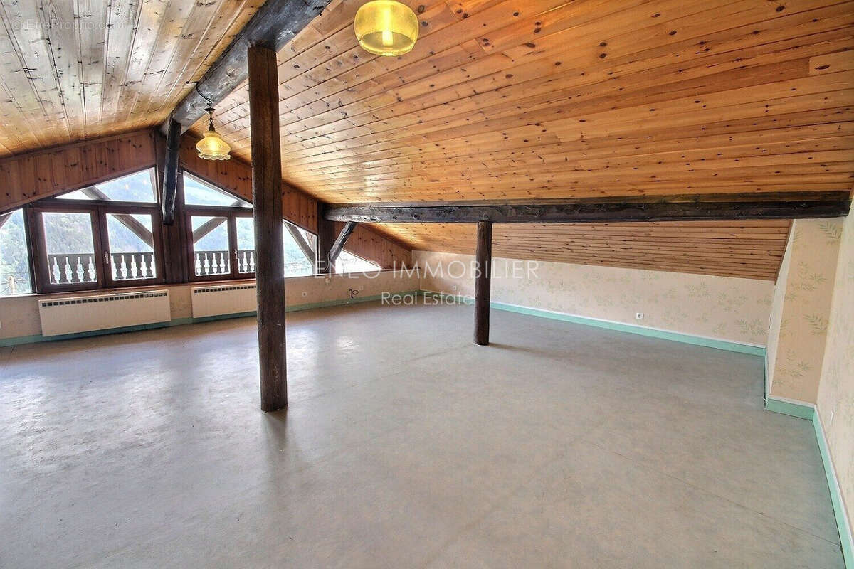 Maison 132 m² à Les Chapelles  - photo 2