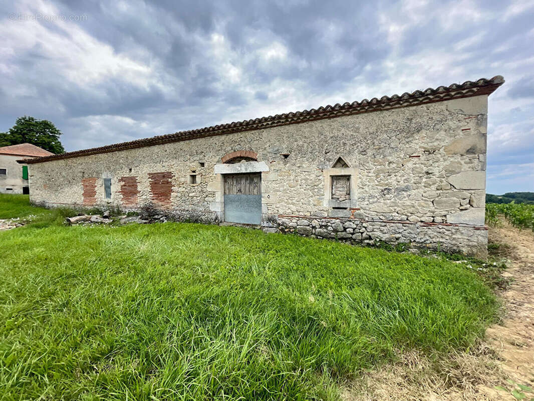 Maison à SAINT-PASTOUR