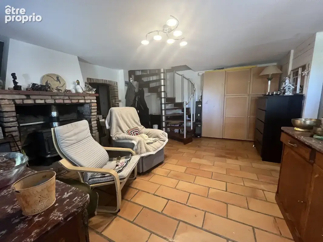 Maison  en pierre 170 m2 avec 8 000 m2 de terrain à saint georges les bains ( 07800) - photo 15