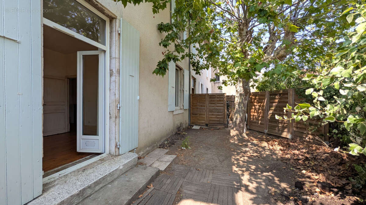 Nouveauté - REZ DE JARDIN - 106 m2 / Guilherand Granges - photo 2