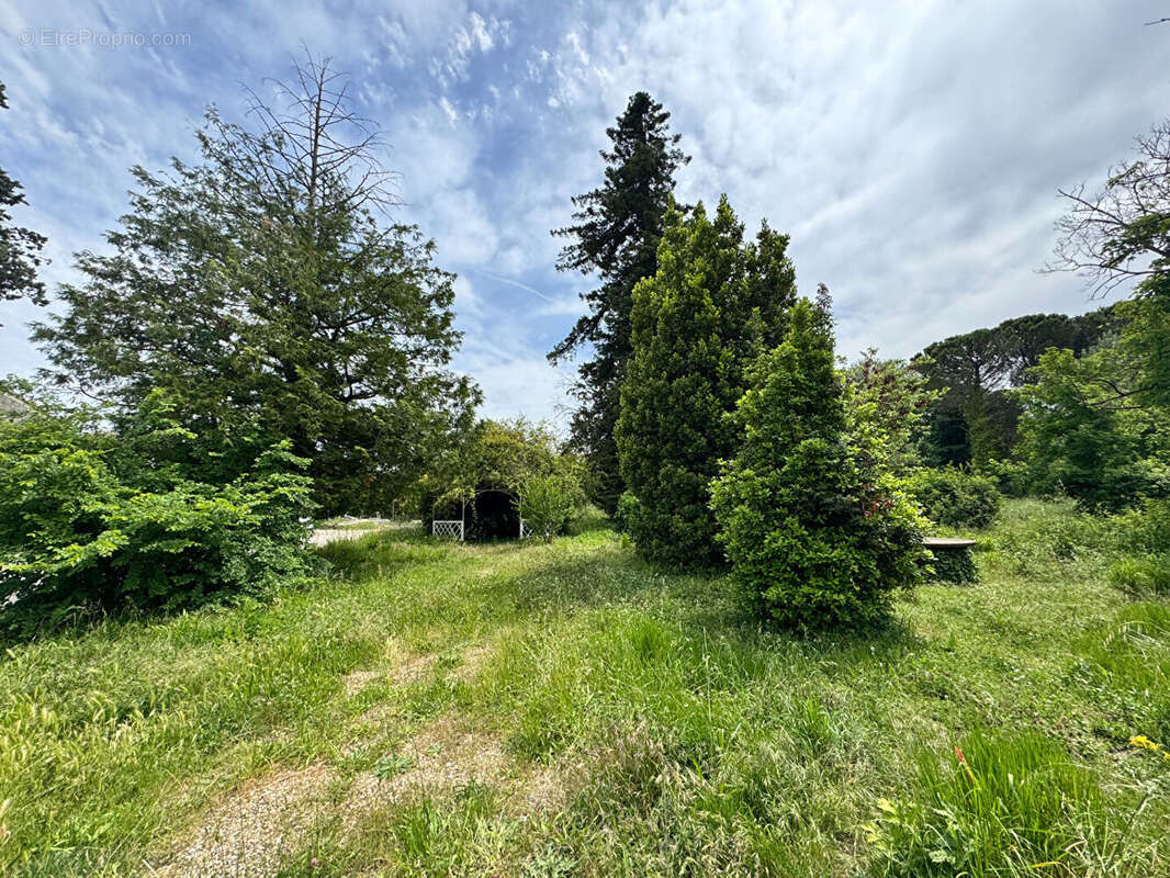 Appartement à CHATEAUNEUF-DE-GADAGNE