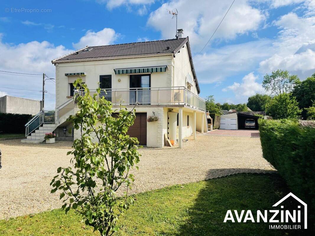 Maison à CRECY-LA-CHAPELLE