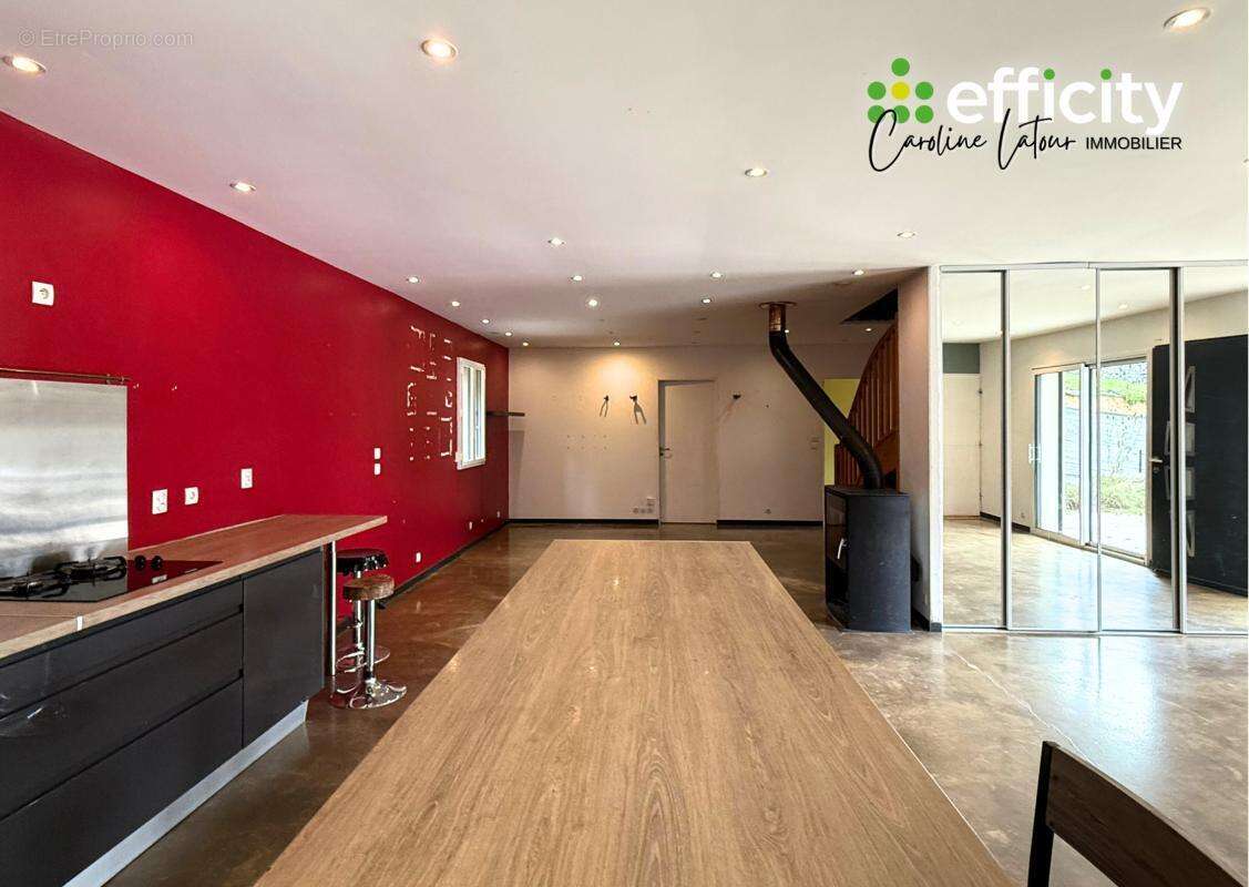 Maison à MARCILLY-LE-CHATEL