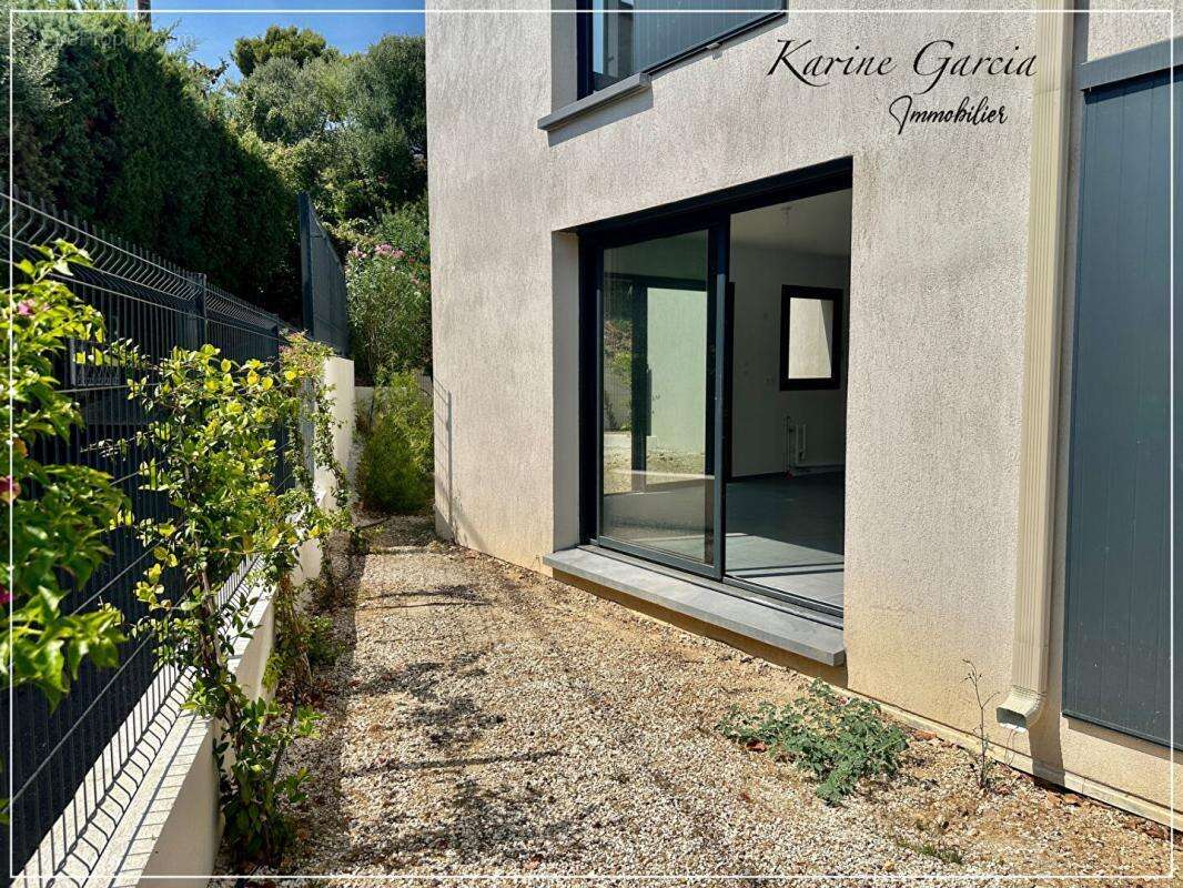 Six fours les plages - construction recente - appartement de type 3 -  68 m2 - terrain 54 m² - parking en sous sol - photo 2