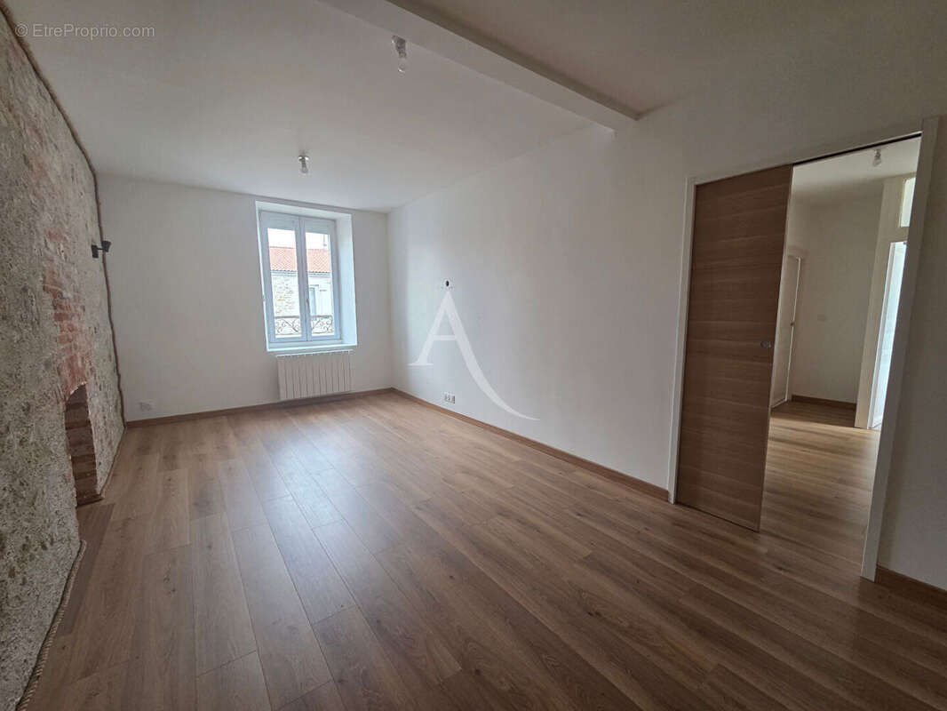 Appartement Aizenay 5 pièce(s) 96 m2 + COUR - photo 2