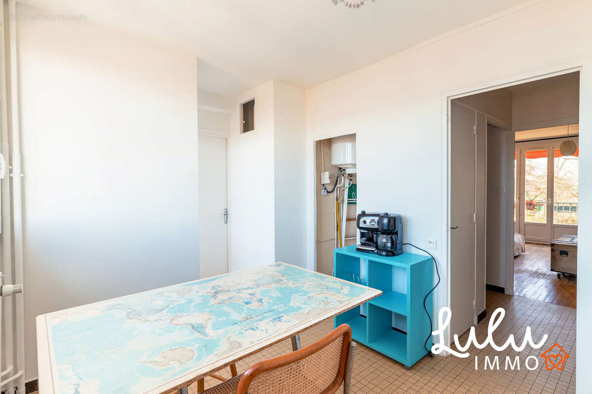 BRON - Appartement T4 74,88m2 avec cave et stationnement libre  - photo 7