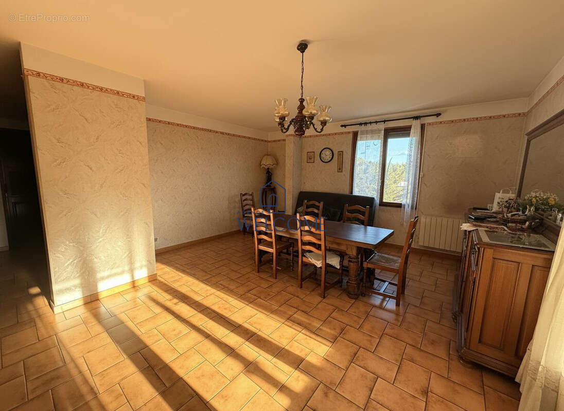 Maison à POUSSAN
