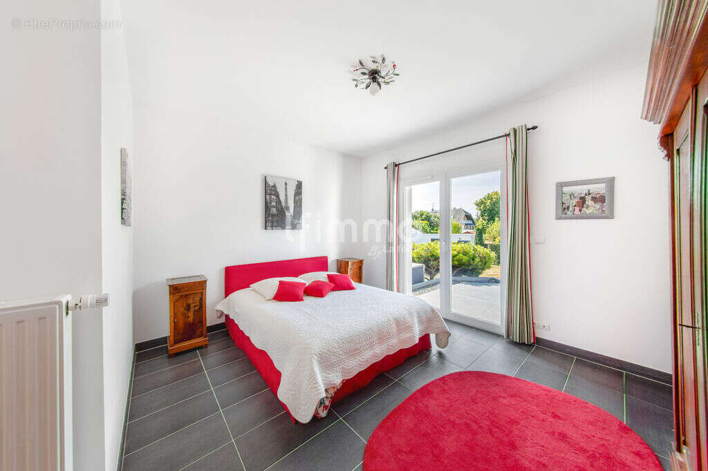 Villa avec piscine, parc paysager et prestations premium. Kembs - photo 13