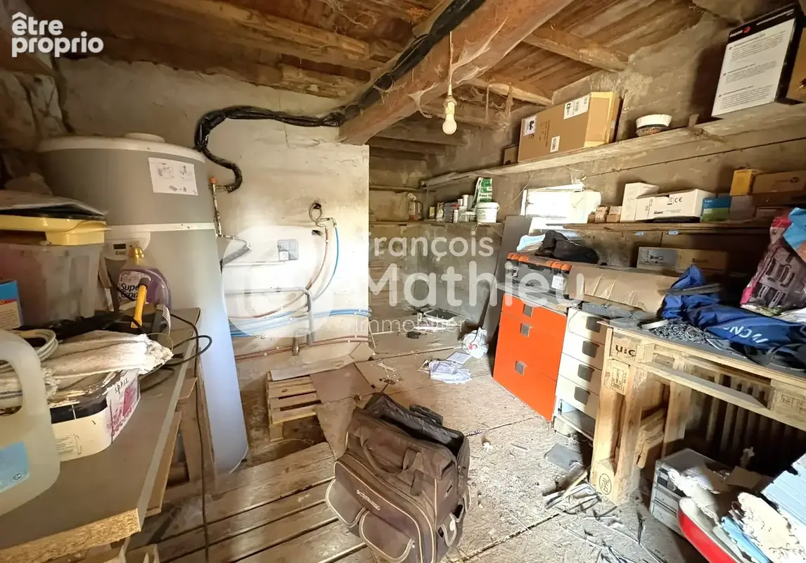 Saint-Etienne-sur-Chalaronne - Maison avec dépendances sur sa parcelle de 889 m2 - photo 11