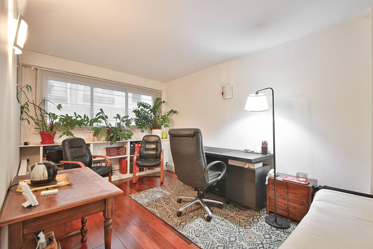 Appartement à PARIS-14E