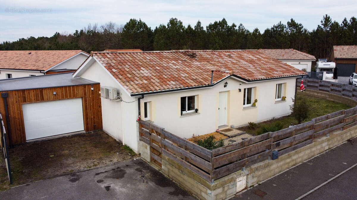 Maison à PARENTIS-EN-BORN