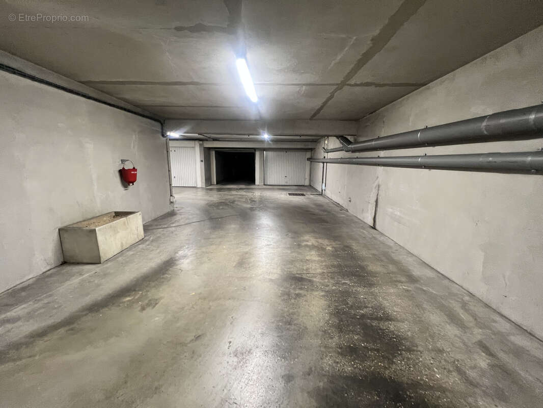 Ideal investissement- secteur avenue de paris - appartement type 2 de 67m2 + box garage - vendu loué - photo 14