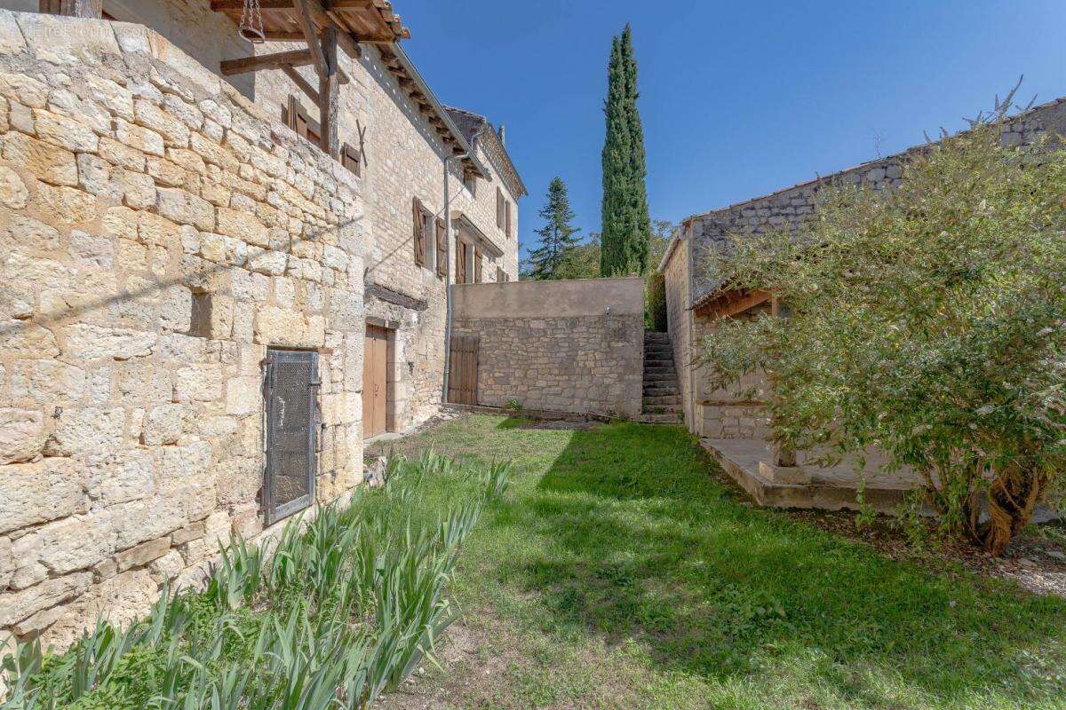 Maison à VILLENEUVE-SUR-VERE