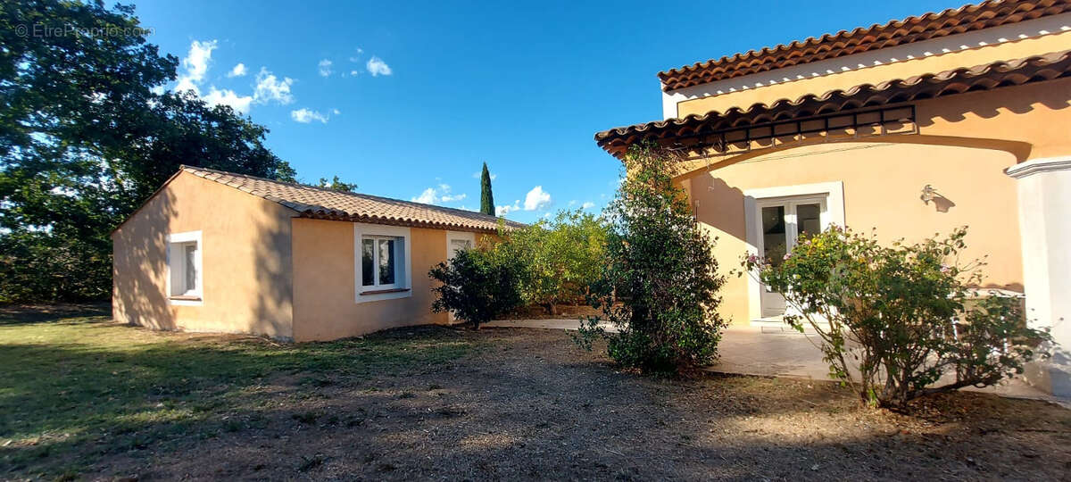 Maison à LE MUY